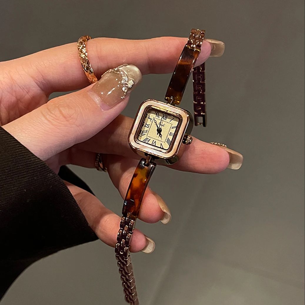 Jewelry Watches Vintage - 로마 숫자와 사각형 다이얼이 있는 럭셔리