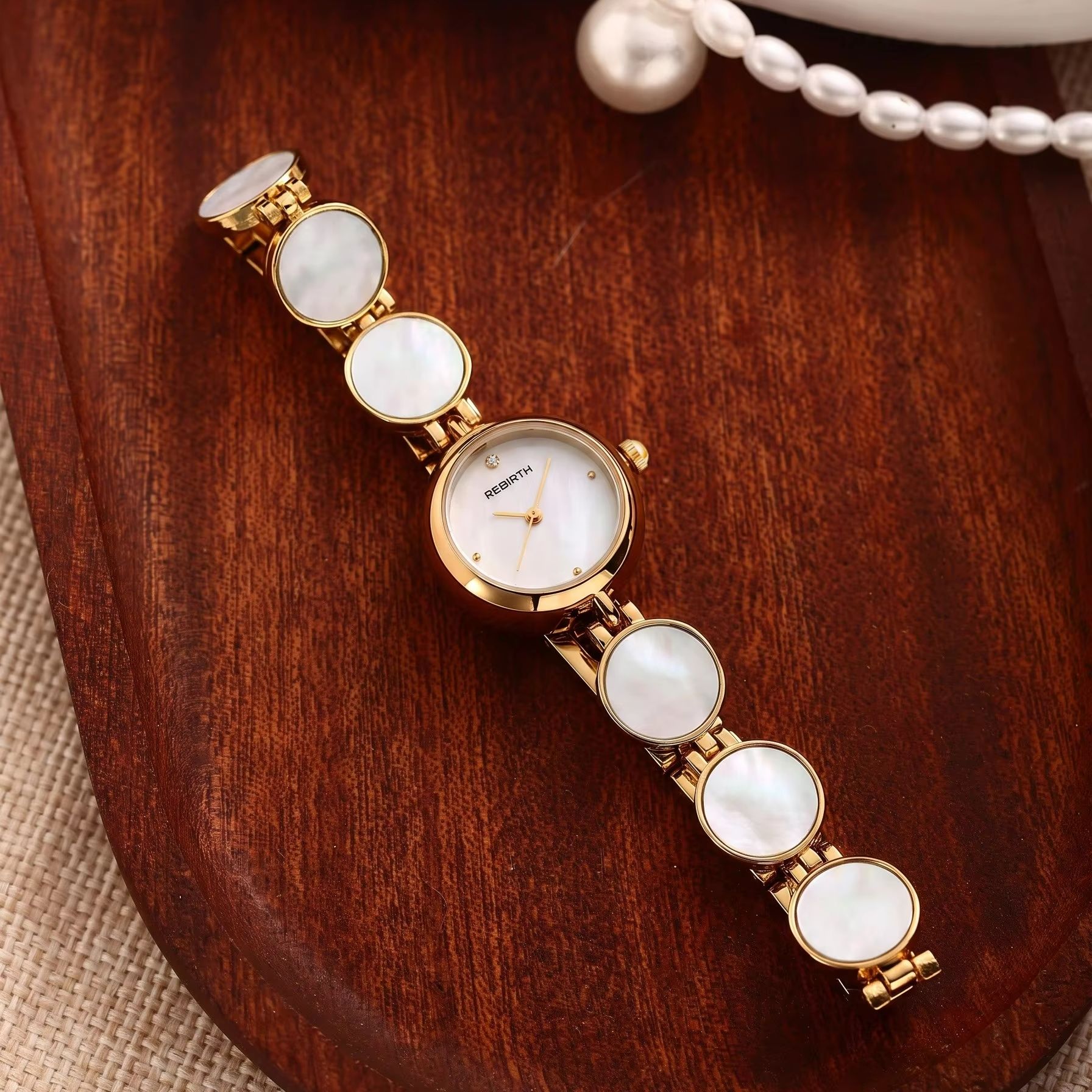 라이트 럭셔리 네잎 클로버 다이아몬드 장식 여성용 쿼츠 - Jewelry Style Watches 리뷰 및 가격